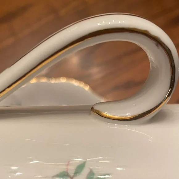 Floral Pink and Gold Trim Teacup and Saucer Set - Picture 6 of 9